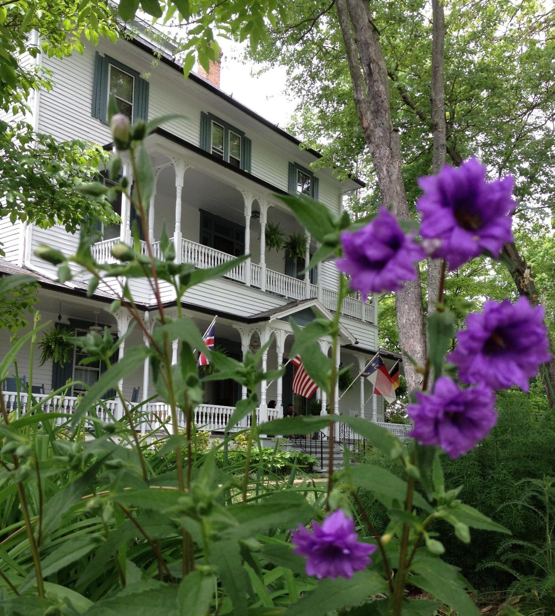 הנדרסונוויל 1898 Waverly Inn מראה חיצוני תמונה