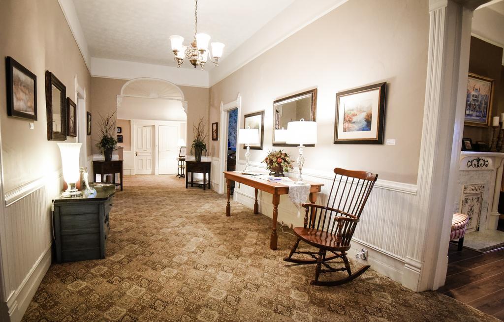 הנדרסונוויל 1898 Waverly Inn מראה חיצוני תמונה