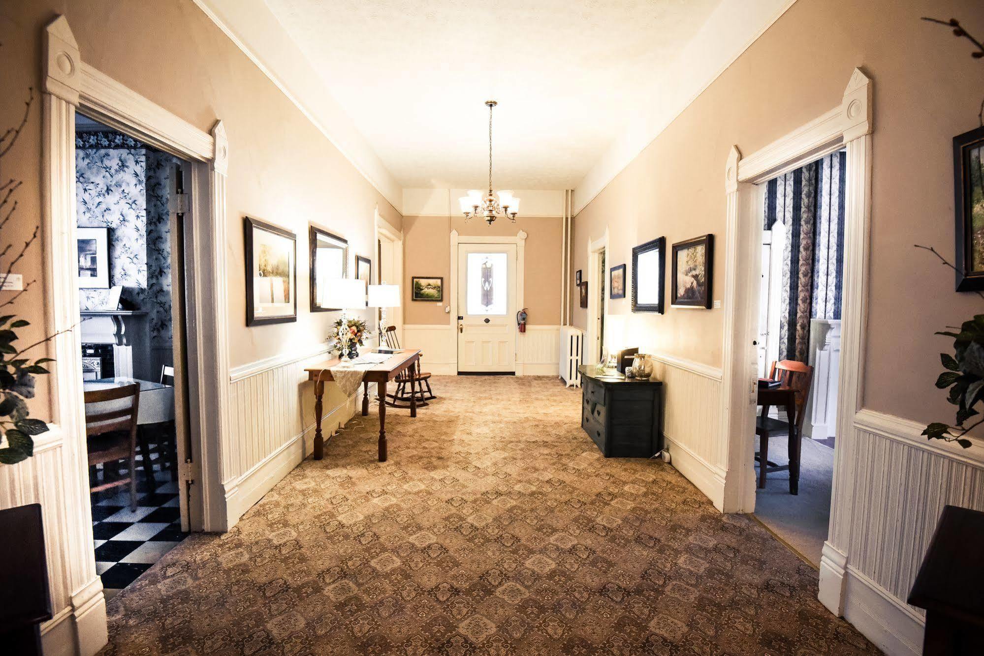 הנדרסונוויל 1898 Waverly Inn מראה חיצוני תמונה