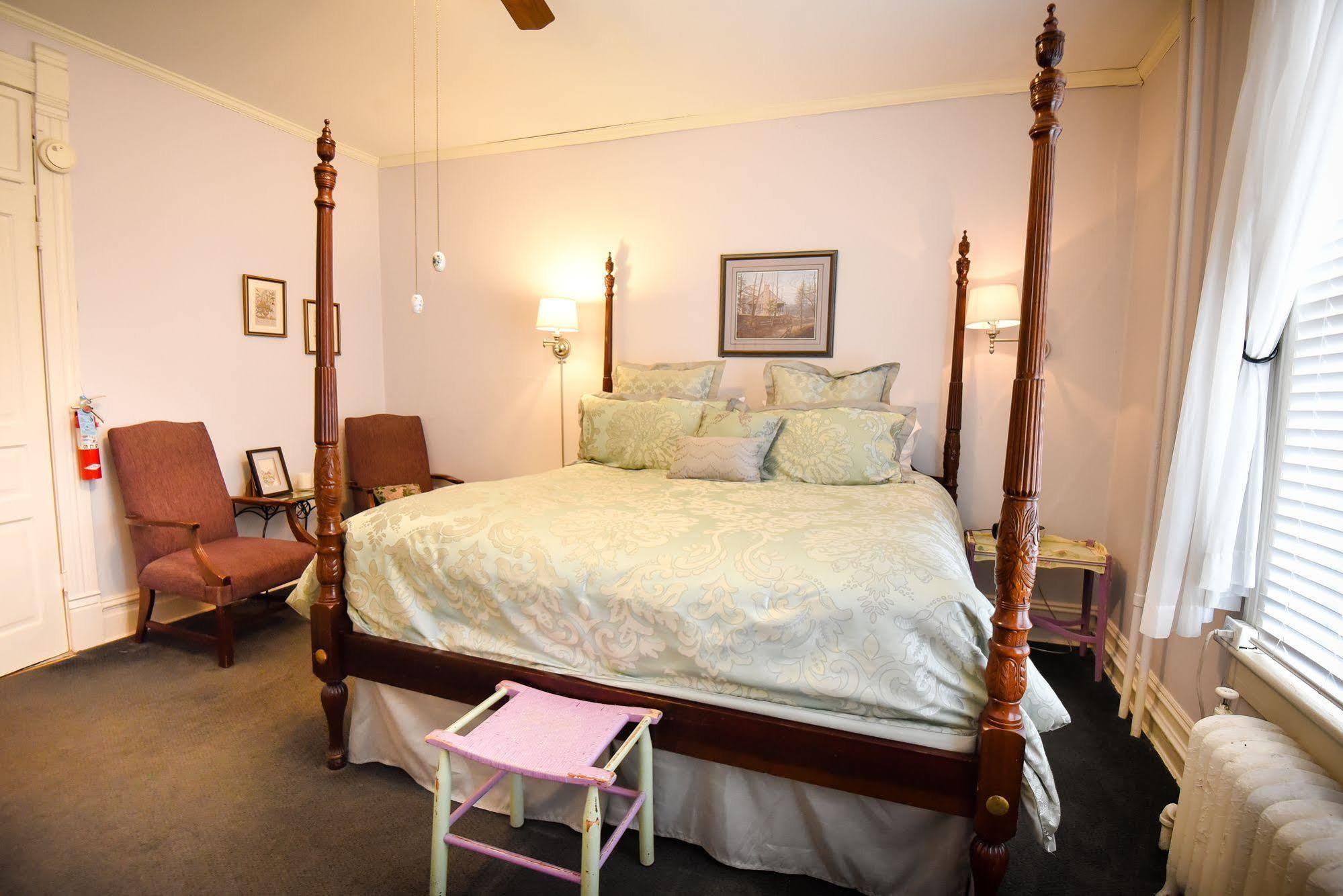 הנדרסונוויל 1898 Waverly Inn מראה חיצוני תמונה